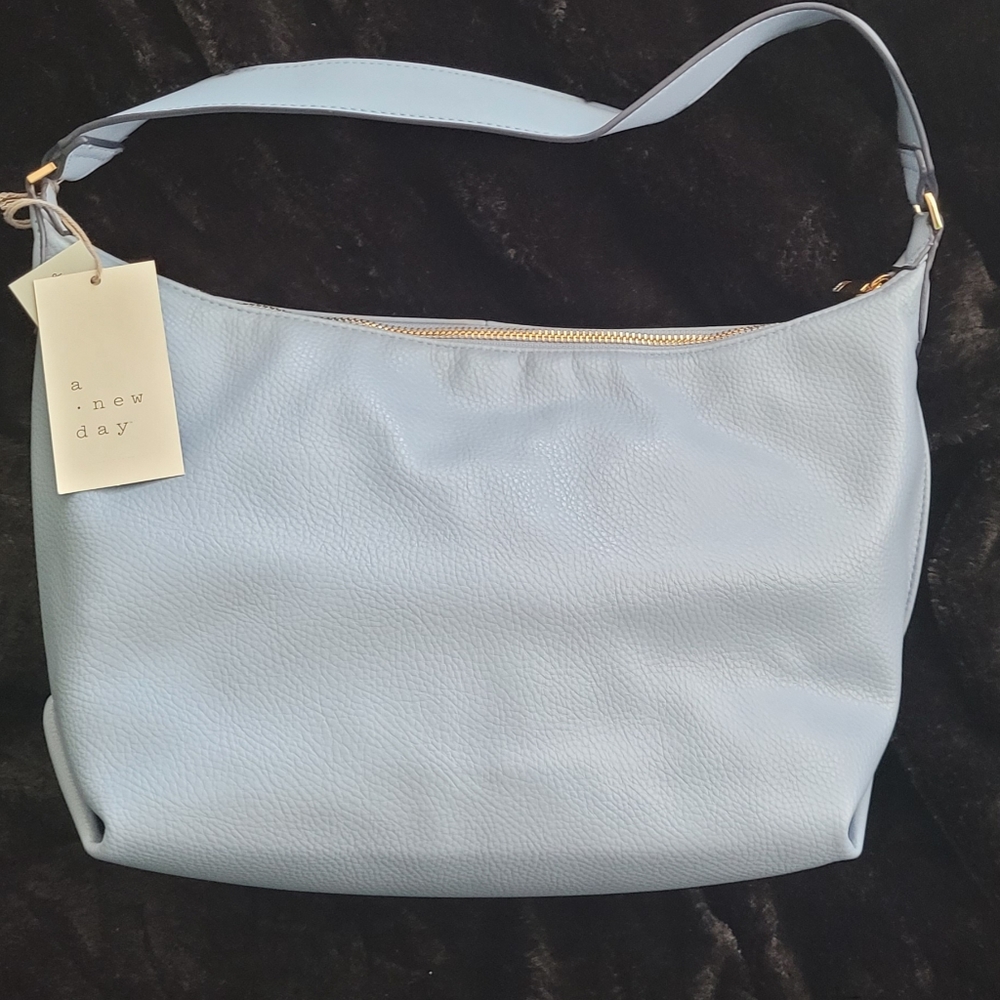 Handbag with detachable crossbody strap